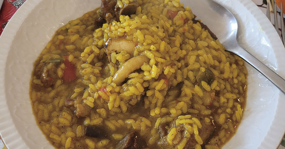 cuchara dentro de plato arroz de matanzas