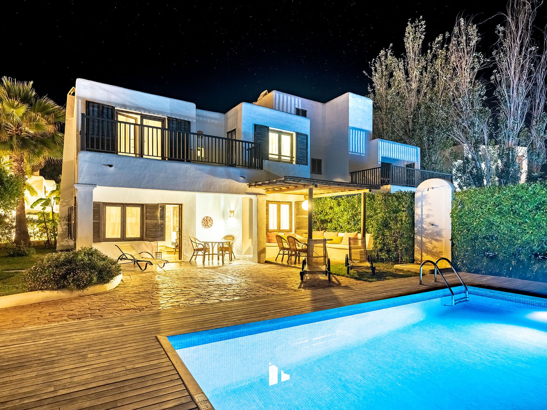 Piscina y S'Argamassa Villas de noche